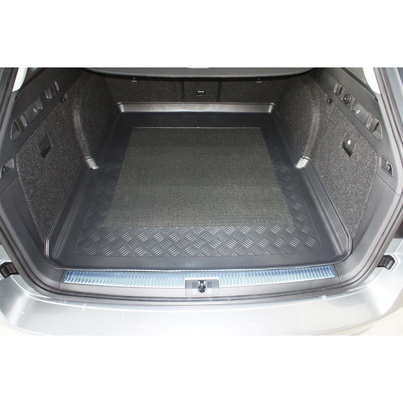 Škoda Superb III 4D 15R com horní kufr